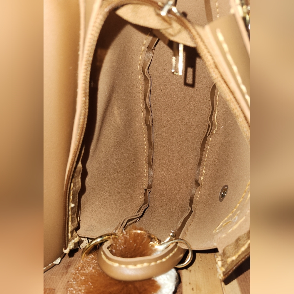 Saddleback Bag - Picture 11 of 15